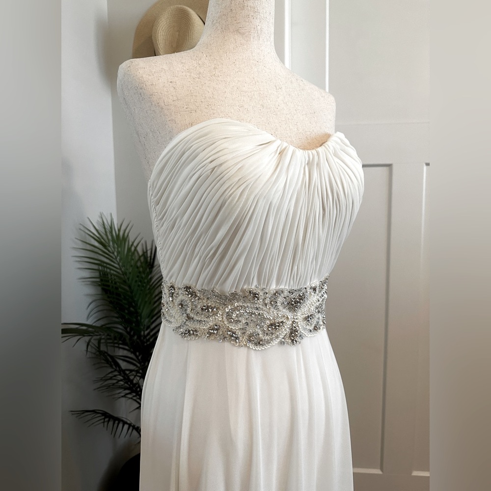 Size 4 Alyce Paris Wedding Gown Sweetheart neckline